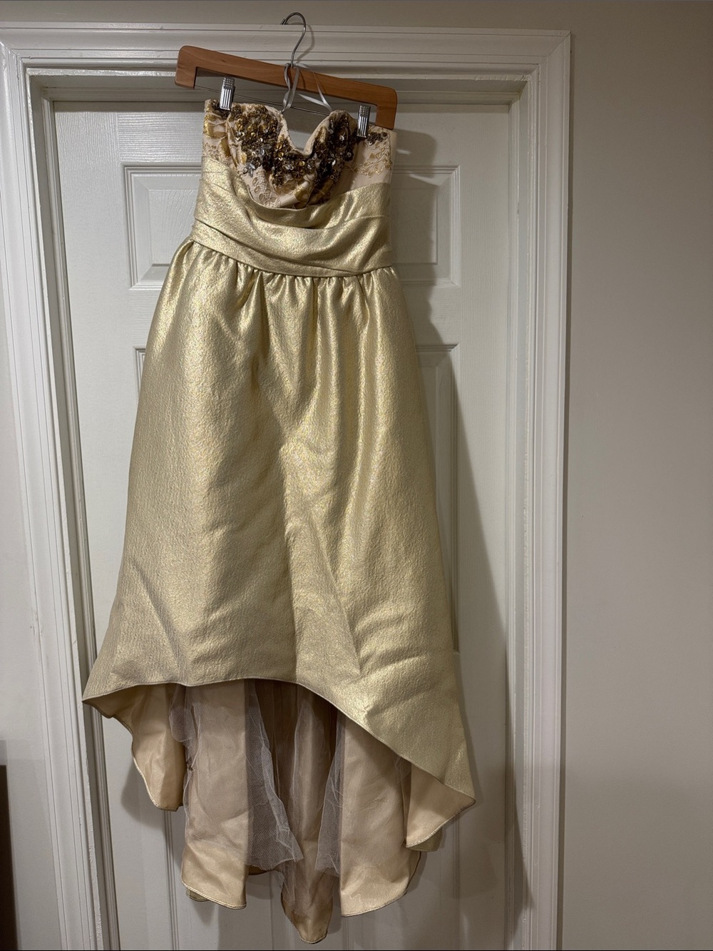 Marchesa Notte Women's Sleeveless High-Low Gown, Gold size 6